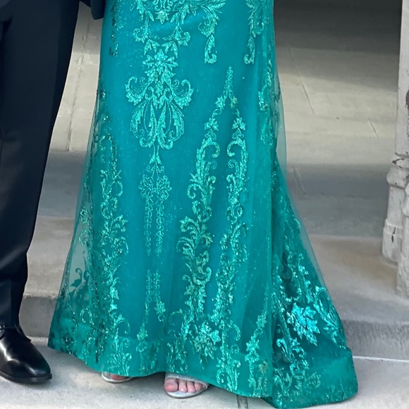 Prom dress from Stacey’s Bridal - Picture 3 of 5